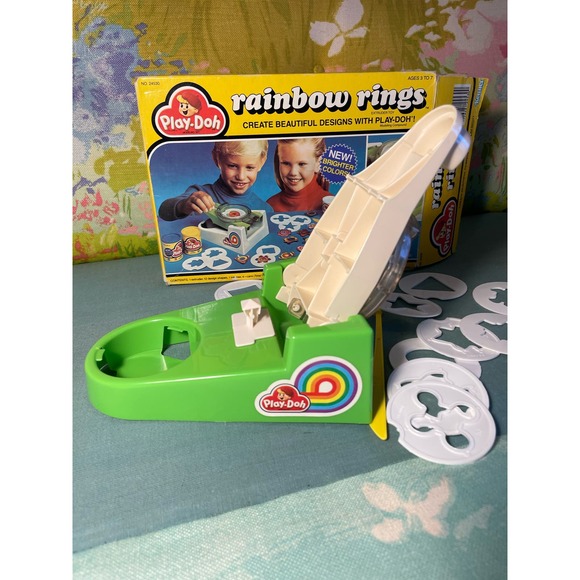 Play-Doh Rainbow Rings Extruder Toy - 1981 COMPLETE - Picture 2 of 11